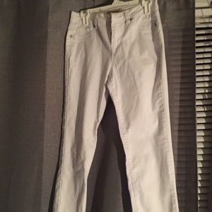 White skinny jeans